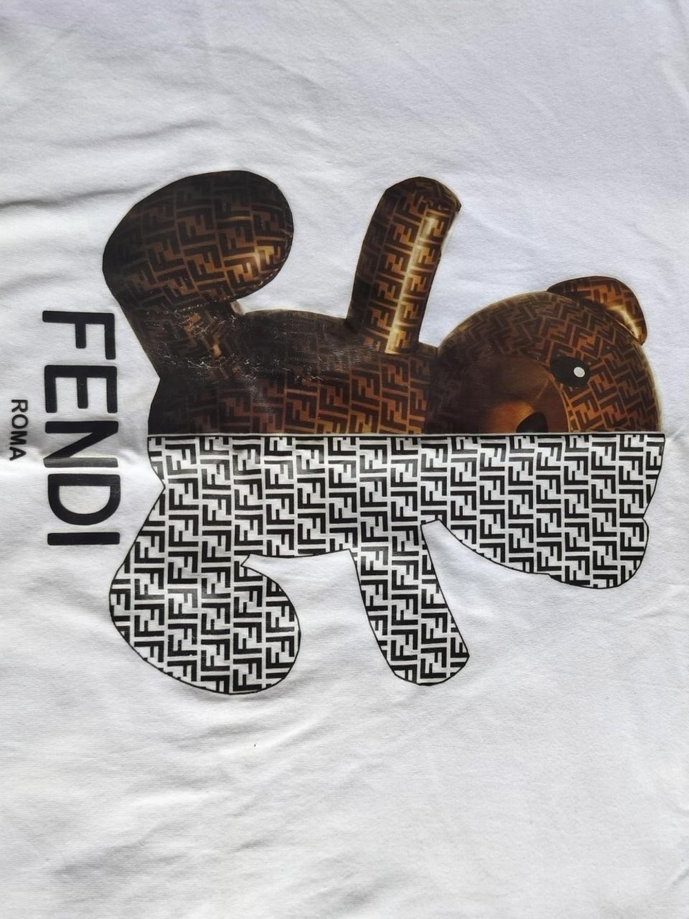 Fendi T - Picture 2 of 3